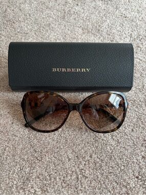 Burberry Women's Tortoiseshell Oversized Sunglasses - Brown